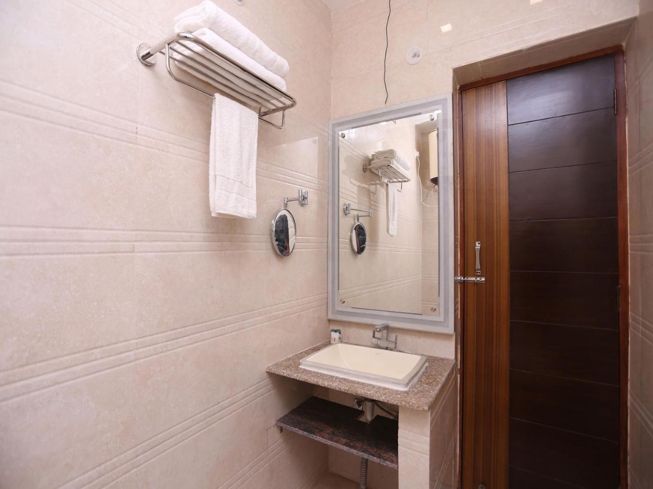 Oyo 10448 Green View Home Stay Деградун Екстер'єр фото